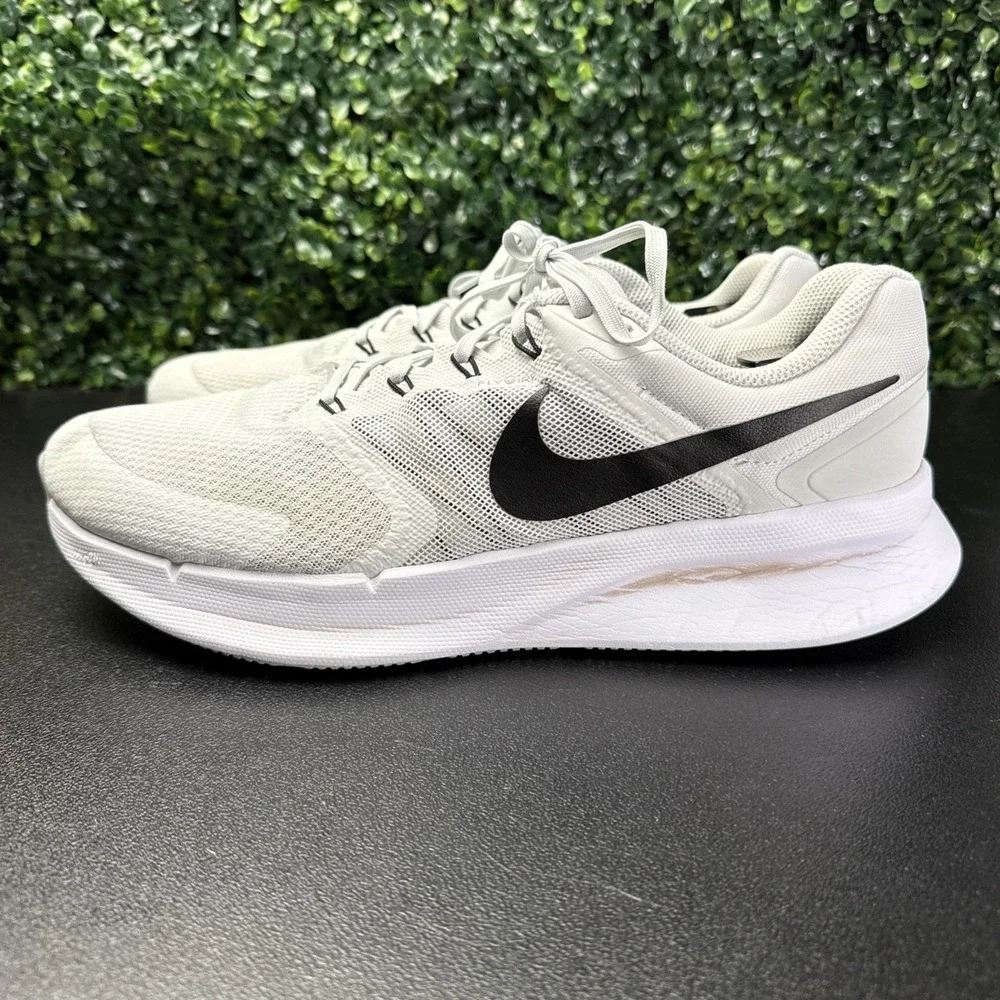 Nike Run Swift 3 Sneakers Men's Size 12.5 W White/Metallic Silver)
